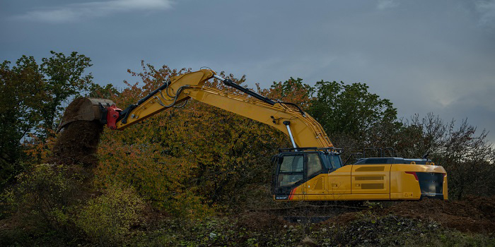 Large Displacement High Power 21.5 Tons Hydraulic Crawler Excavator for Sale