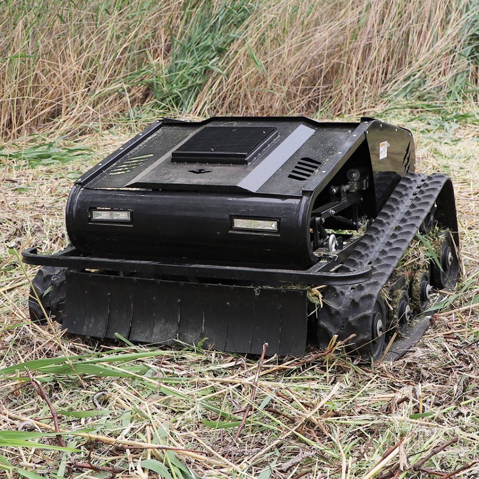 Remote Control Grass Cutting Machine Width 800 mm Super High Power 26 HP
