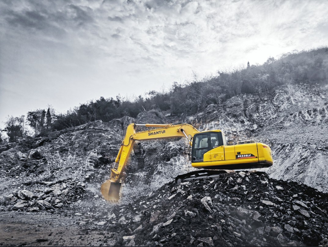 Shantui Factory Supply 24.5 Tons Hydraulic Crawler Excavator for Wholesale Price