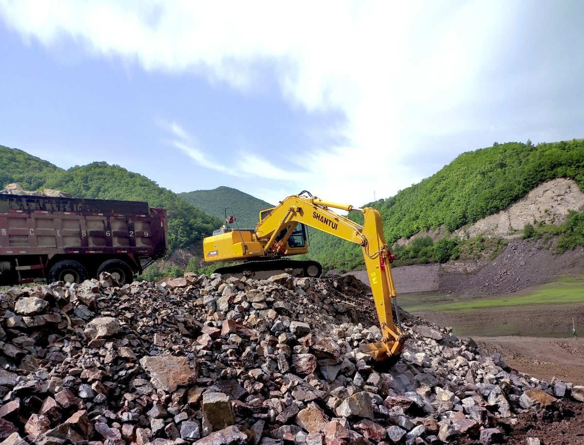 Shantui′s Latest High-End 13.5 Ton Hydraulic Crawler Excavator
