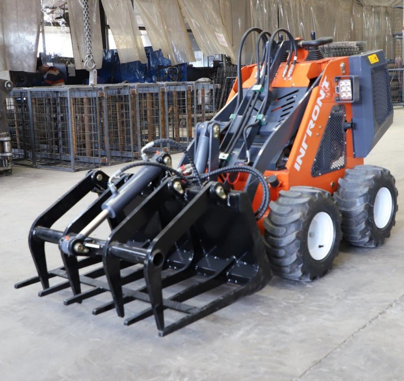 Infront Manufacturer Earth-Moving Machinery Articulated Skid Steer Mini Track Loader with Forks Attachment