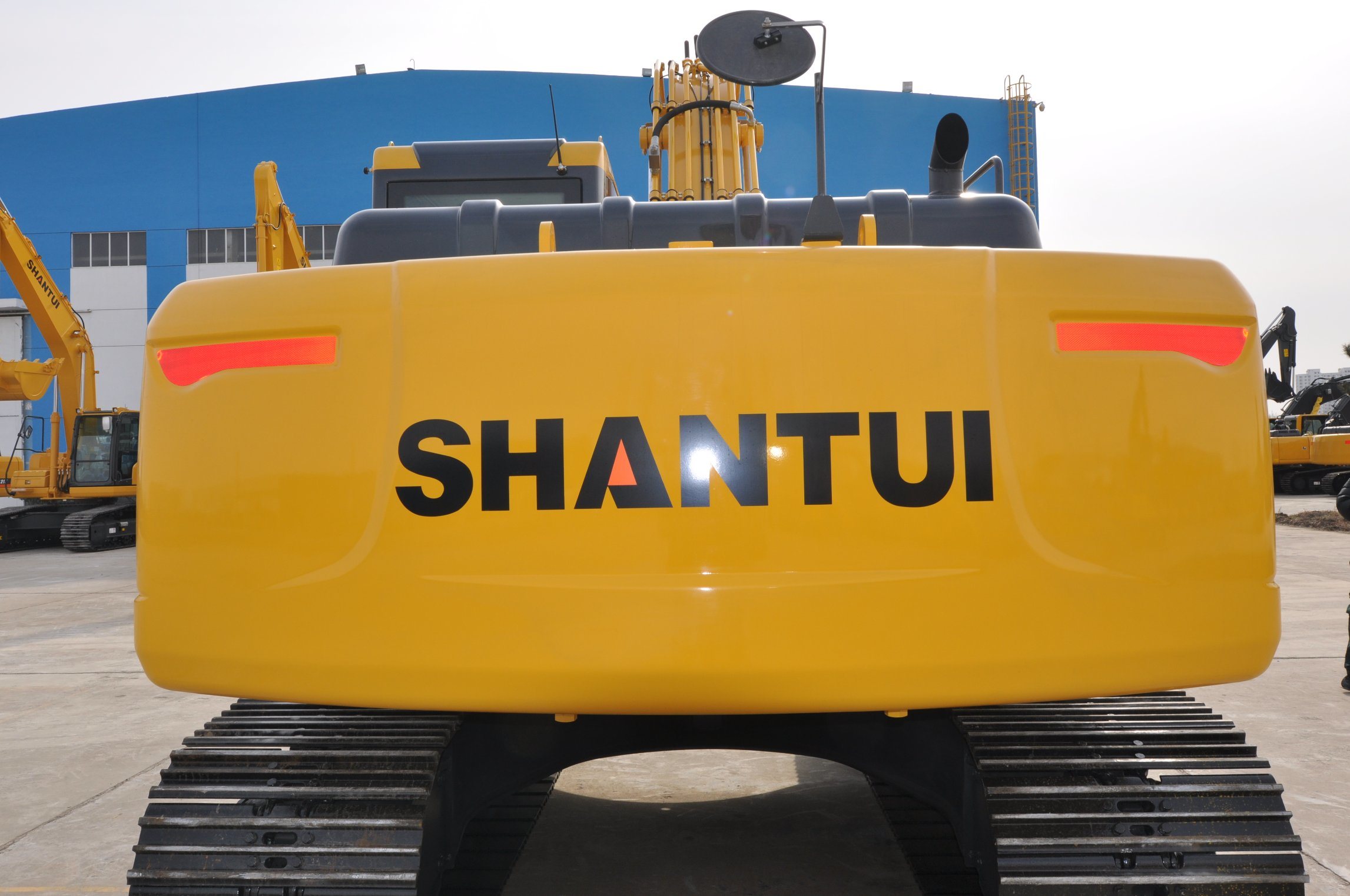 The Shantui Plant in China Has a 25-Ton Excavator for Construction Work