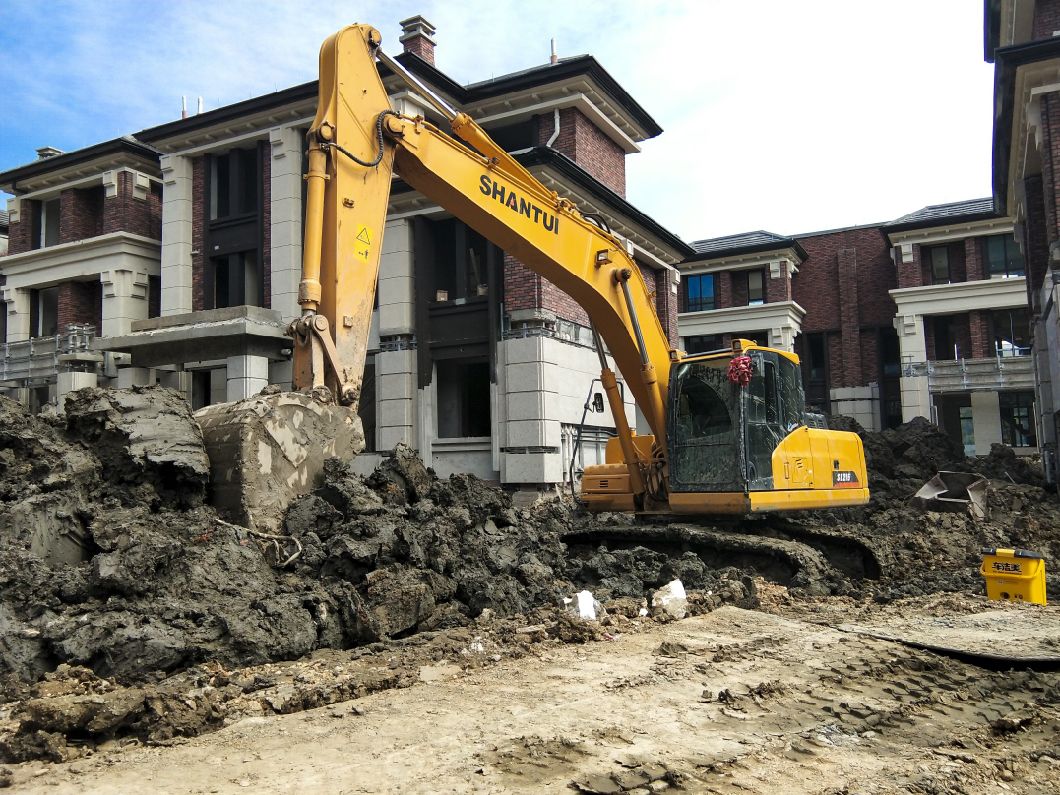 Shantui′s Latest High-End Se135 13.5 Tons Medium Excavator