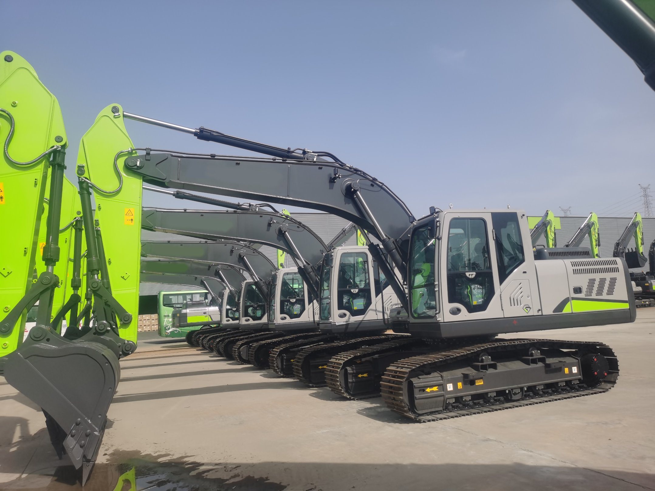 Special Infront Machinery 21 Ton Excavator for Sale with Factory Price Ze200g