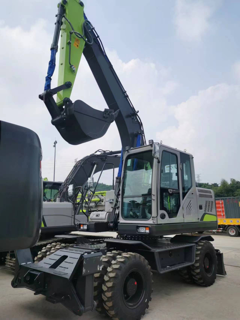 China New Wheel 15 Ton Excavator Ze150wg