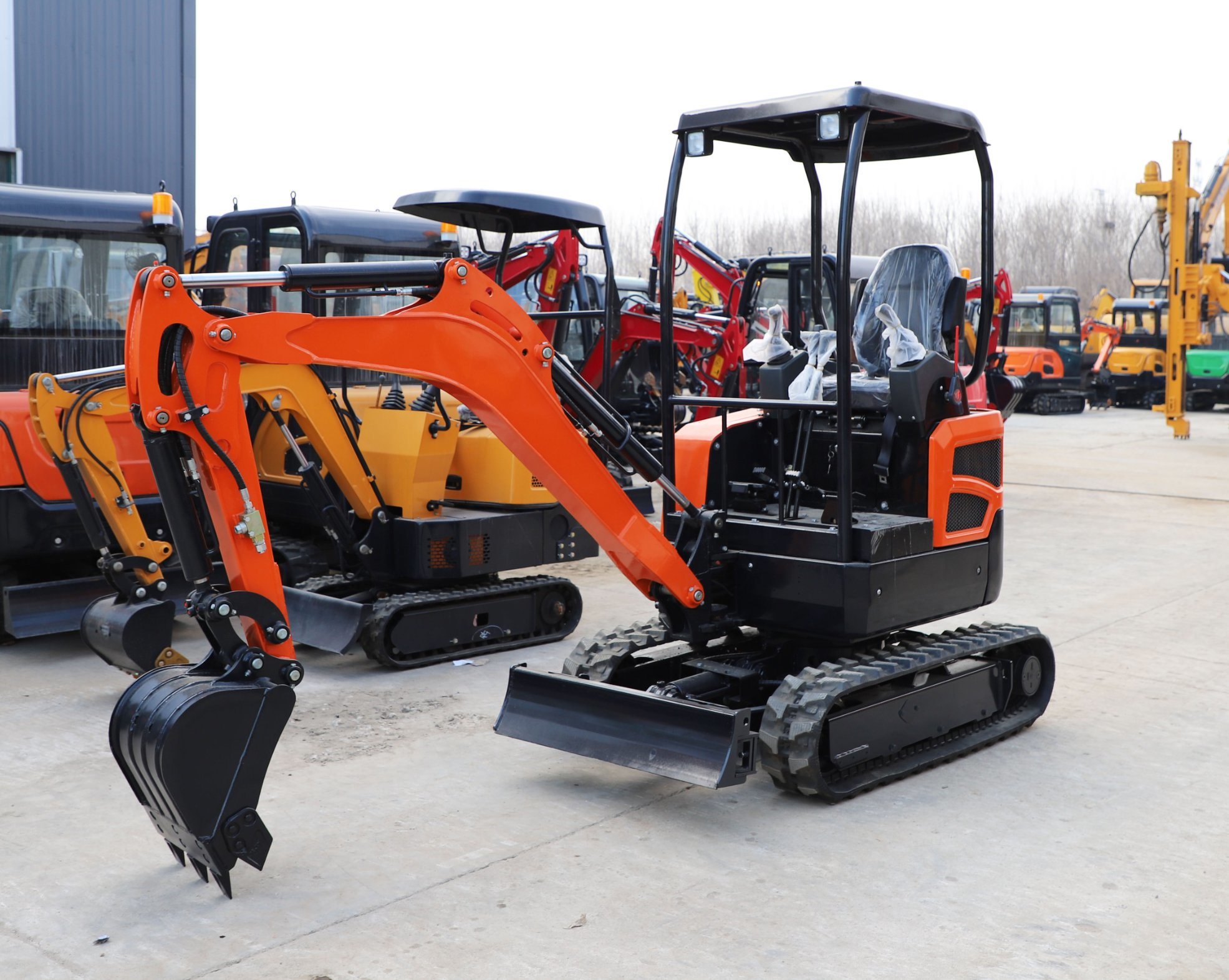 Free Shipping! Kubota/Yanmar Engine 2000kg Small Digger CE/EPA/Euro 5 Compact Mini Excavators 1 Ton Prices