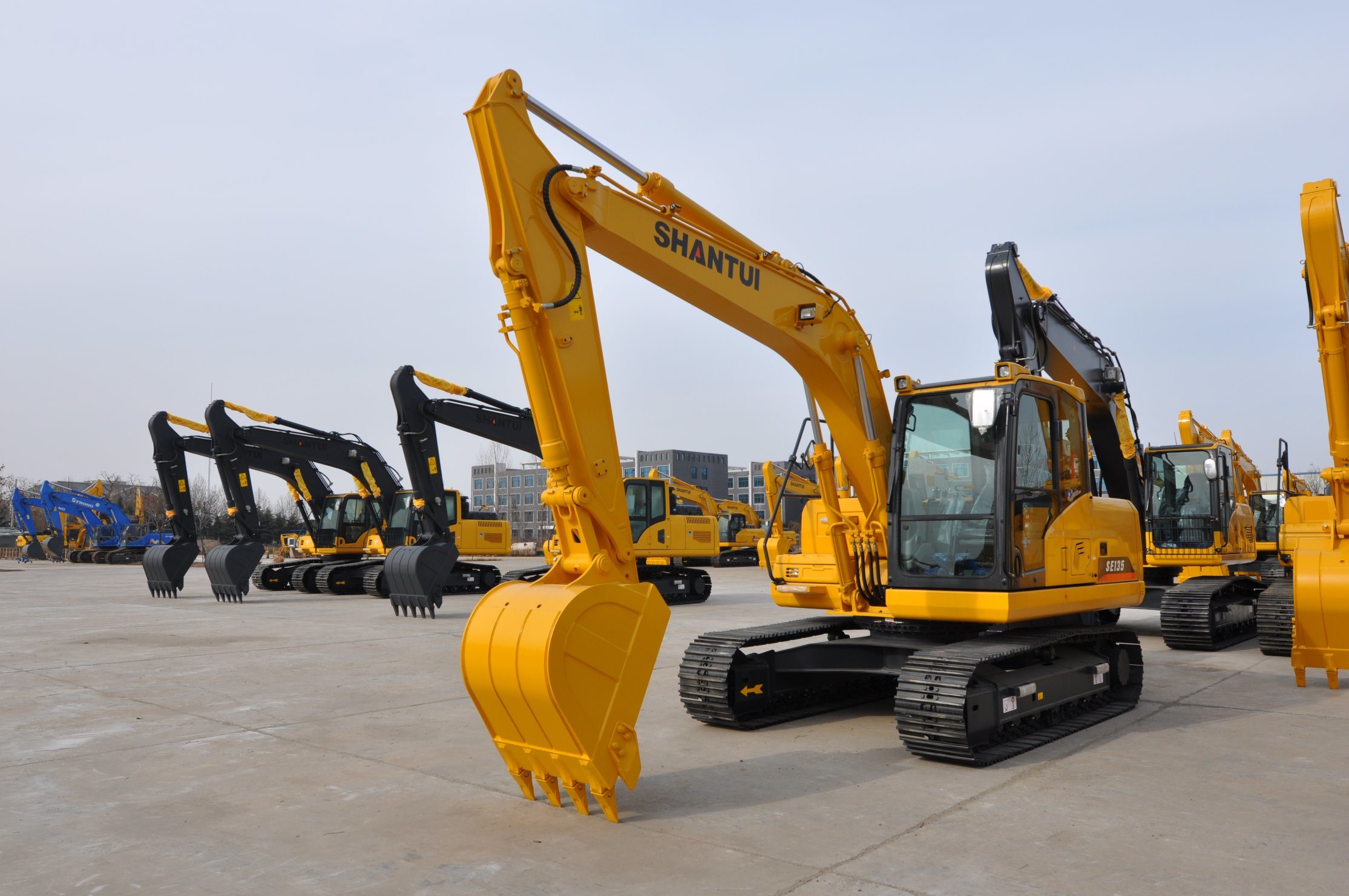 Shantui′s Latest High-End Se135 13.5 Tons Medium Excavator