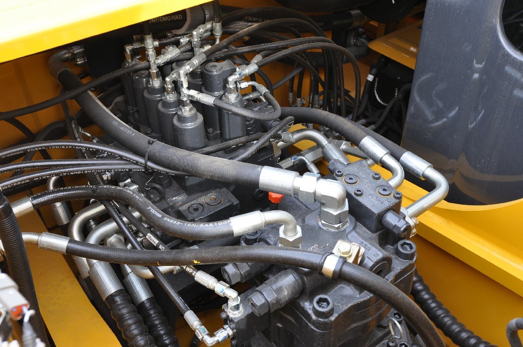 Low Price 26 Infront Construction Machinery Spare Parts 22 Ton Excavator
