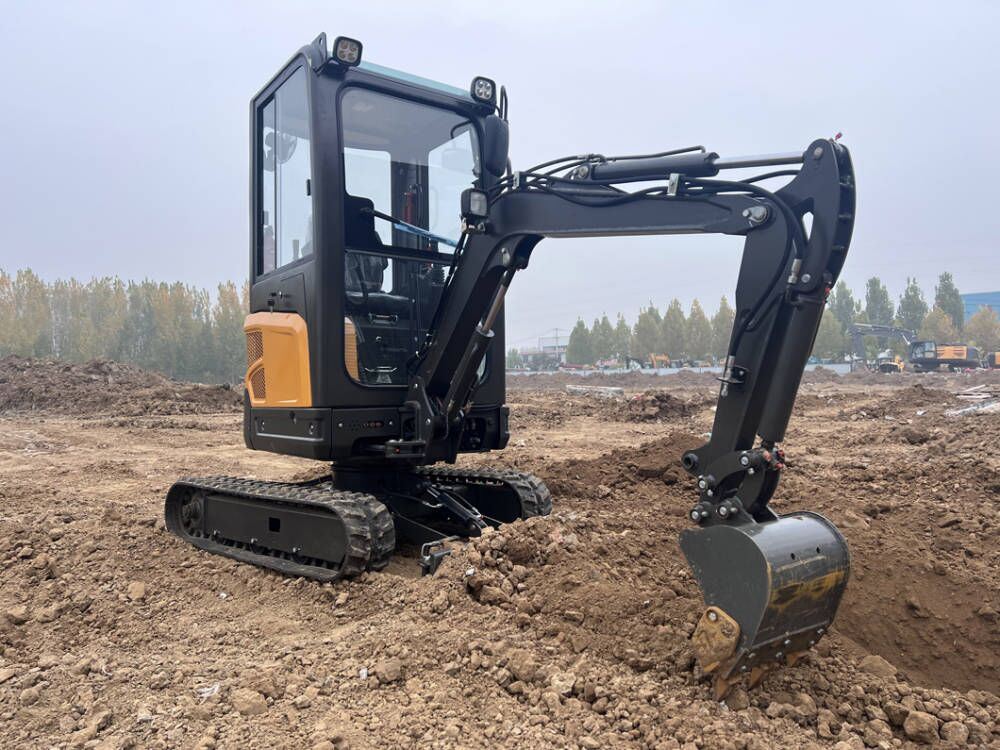 Mini Excavator 2.5 Ton with Attachments Like Grapple for Sale