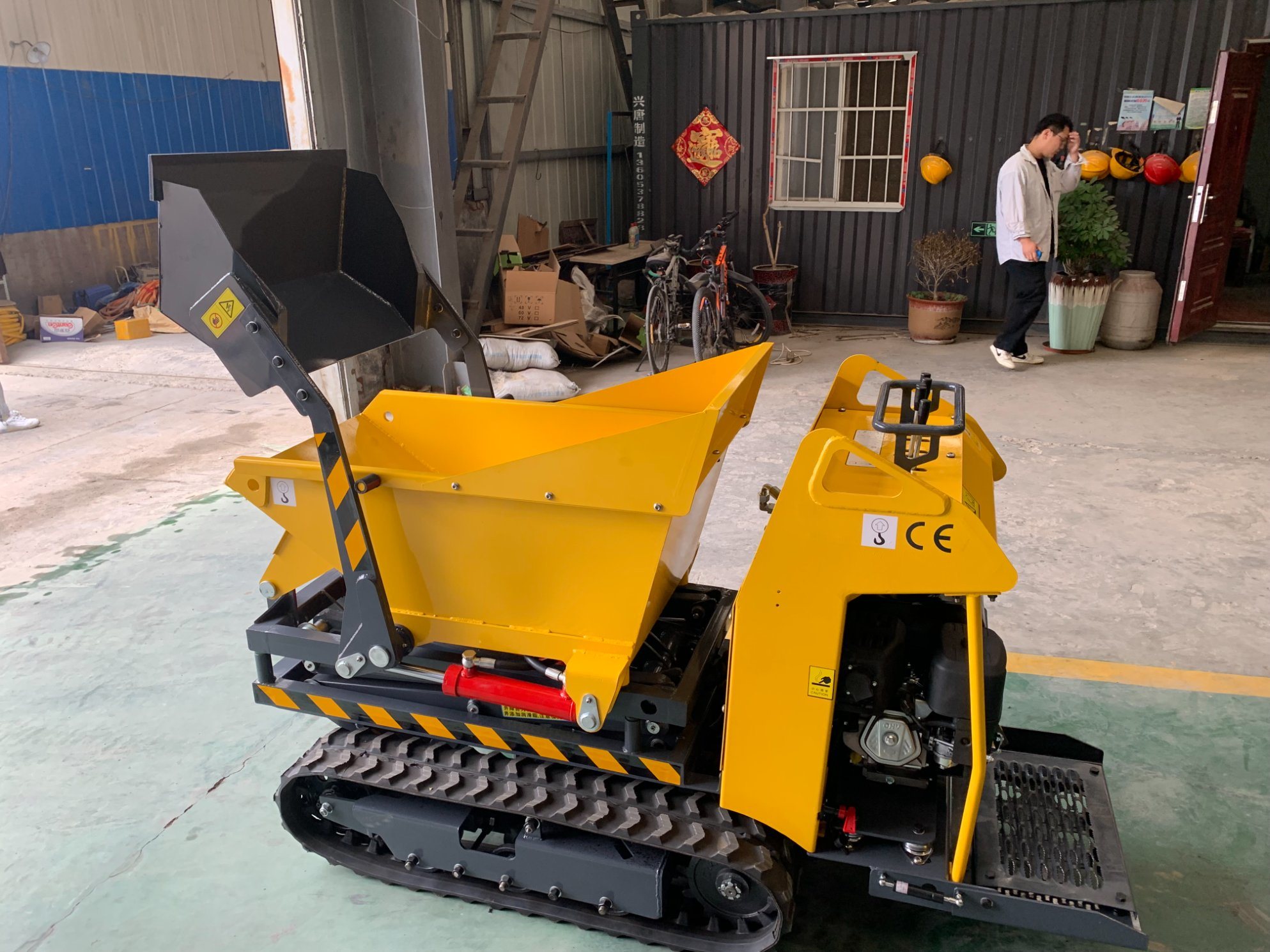 500kgs EPA Small Track Dumper Euro V Engine Garden Hydraulic Mini Dumper for Sale