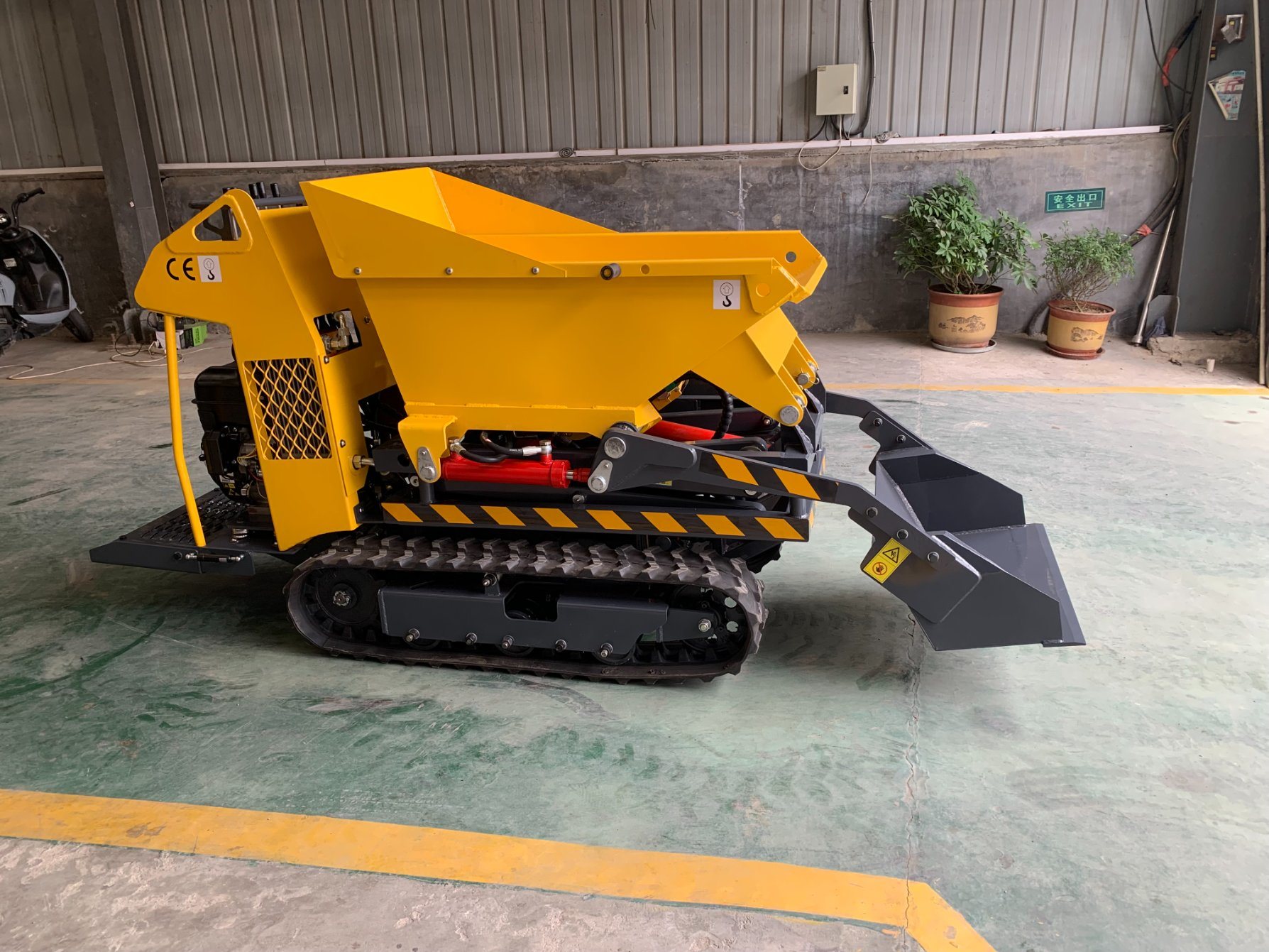 Farms and Construction Works 1.5 T Mini Crawler Dumper Spare Parts New Conditions Crawler Dumper