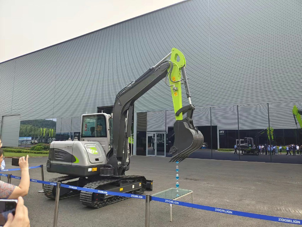 China Special Construction Machinery Spare Parts 7.5 Ton Cheap Excavator