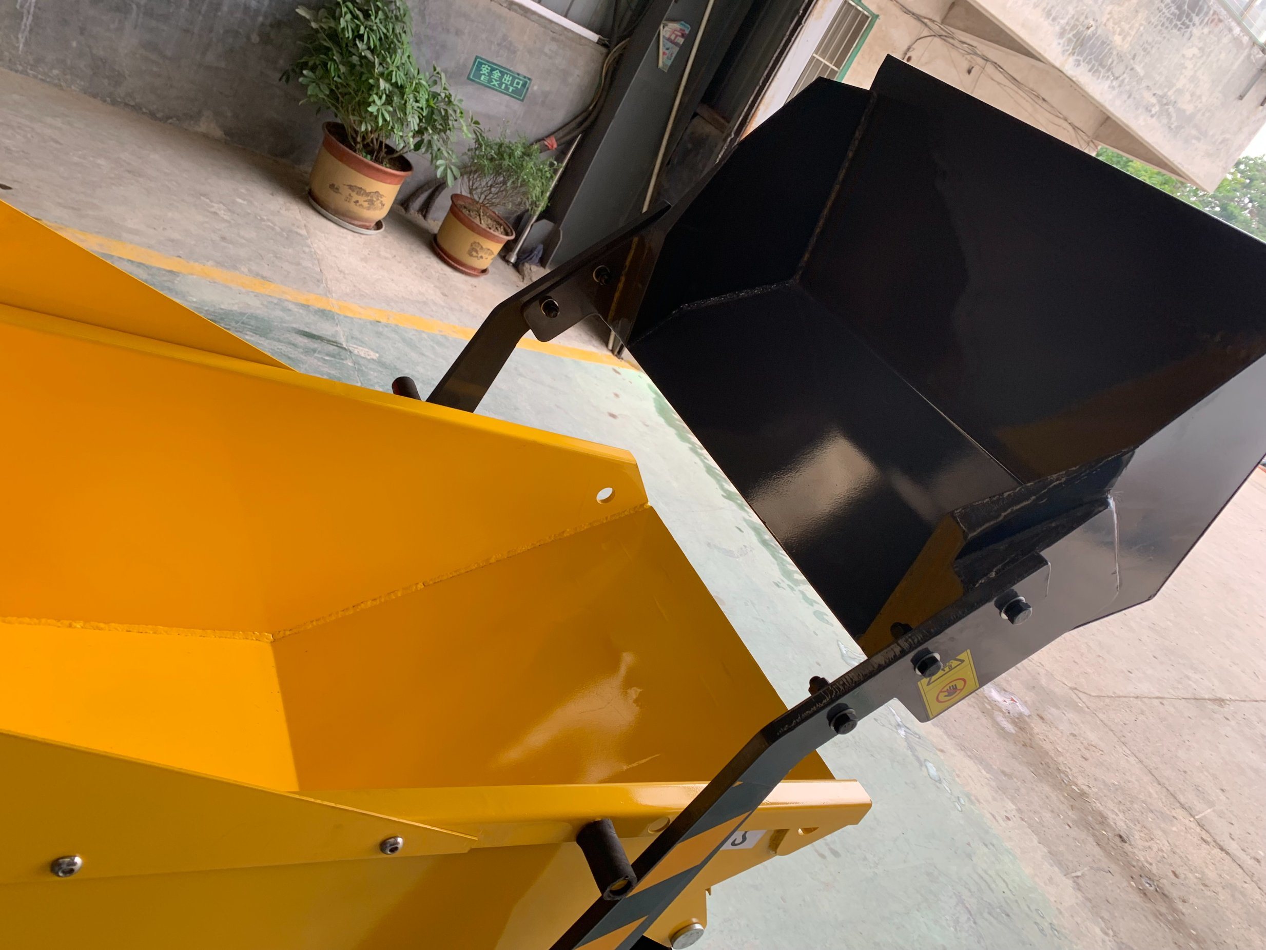 Good Price High Quality Widely Truck 4 Wheel Drive Small Site Dumper Mini Dump Electric Four-Wheel Dumper