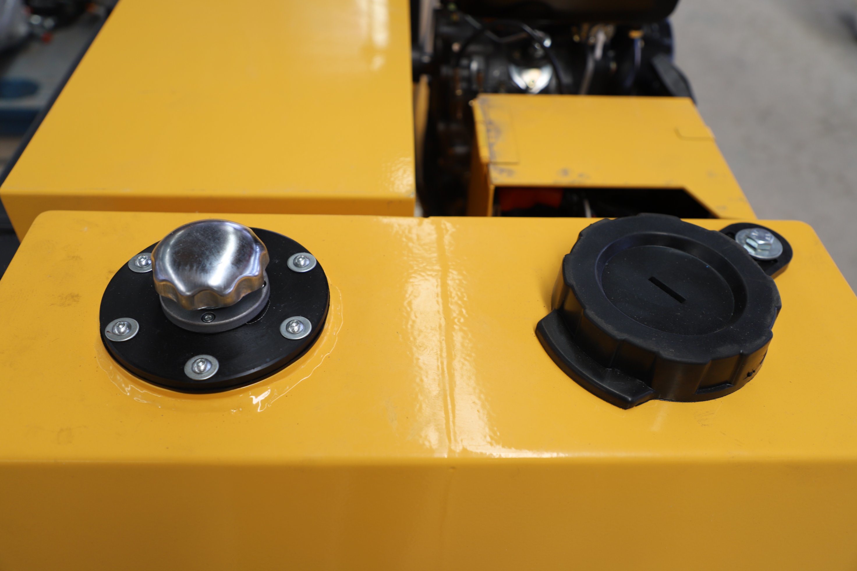 2024 New Listing Mini Roller Walk-Behind Hand Held Rollers 0.5 Ton Road Roller 700mm