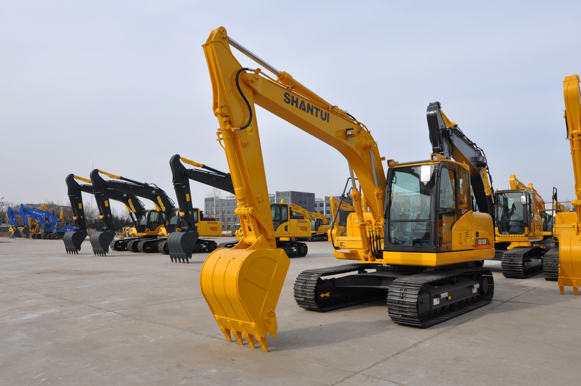 Shantui′s Latest High-End Se135 13.5 Tons Medium Excavator