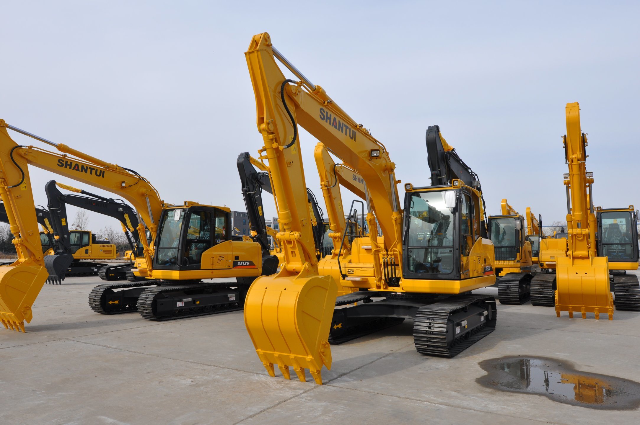Shantui′s Latest High-End Se135 13.5 Tons Medium Excavator