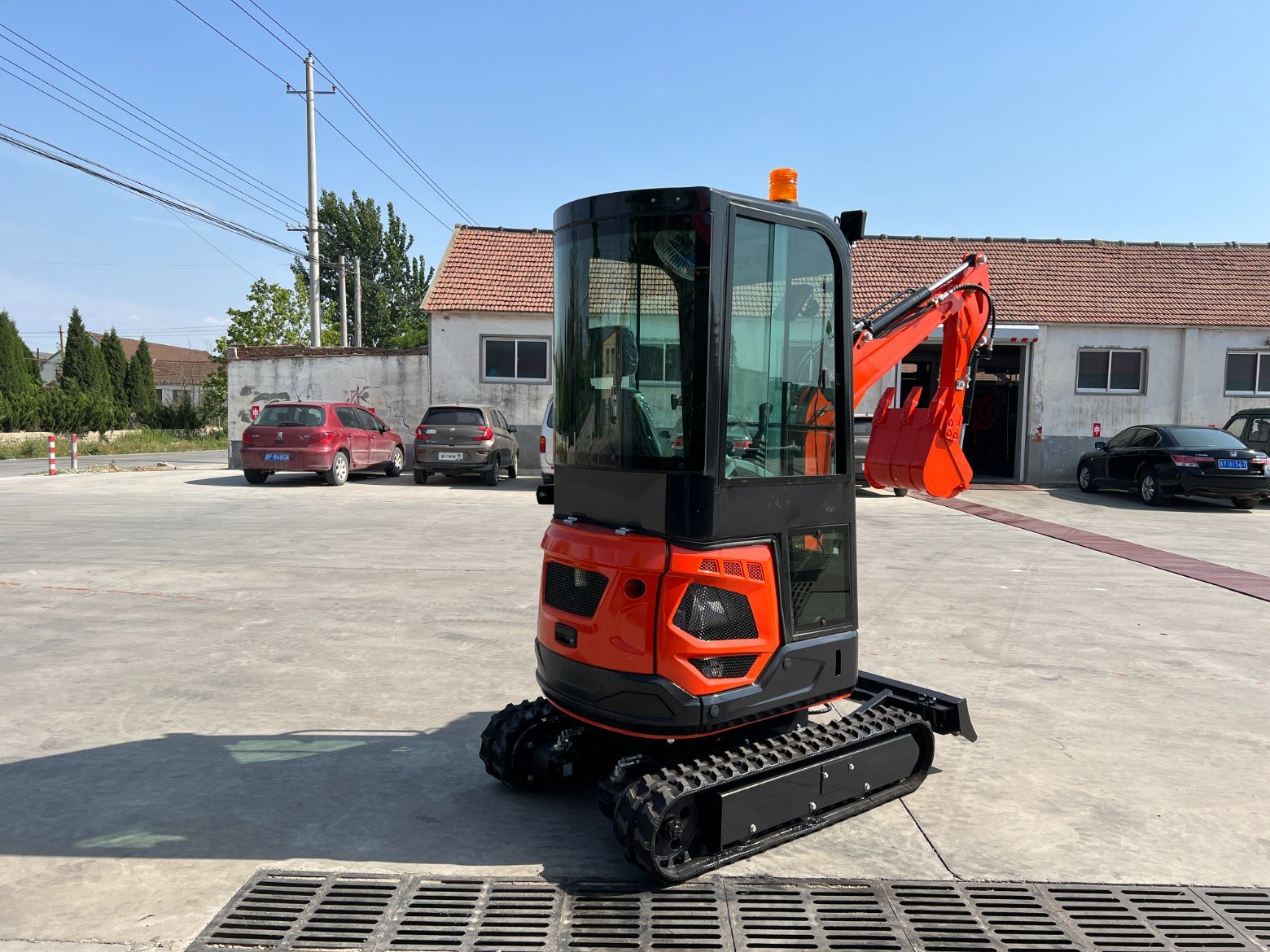 China Factory Digging Machine 1.8 Ton 2ton Closed Cabin Crawler Excavators with CE EPA 4 Euro 5