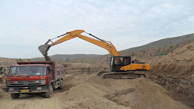 The 22-Ton Crawler Excavator with Equipped Hydraulic System