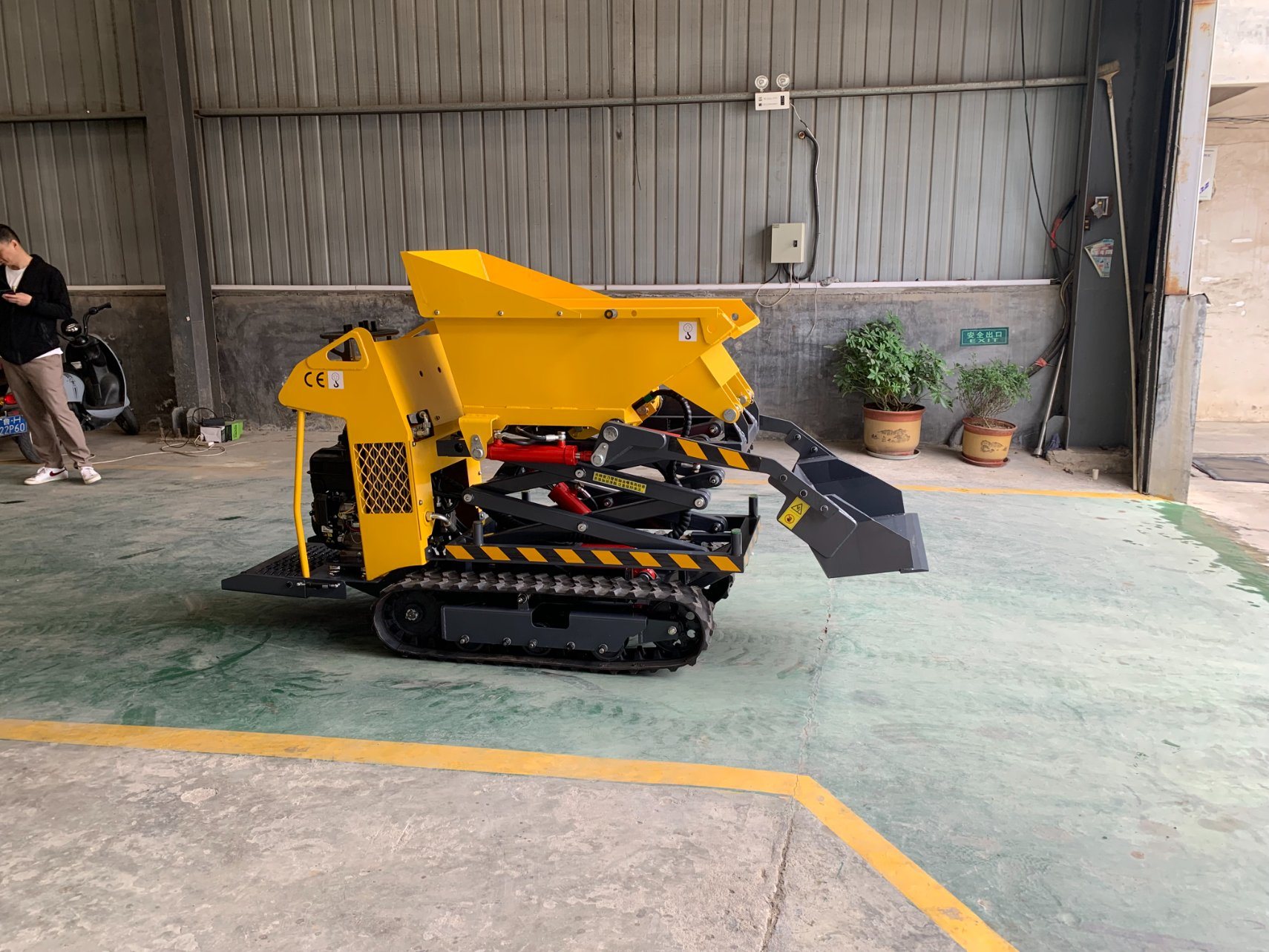 500kgs EPA Small Track Dumper Euro V Engine Garden Hydraulic Mini Dumper for Sale